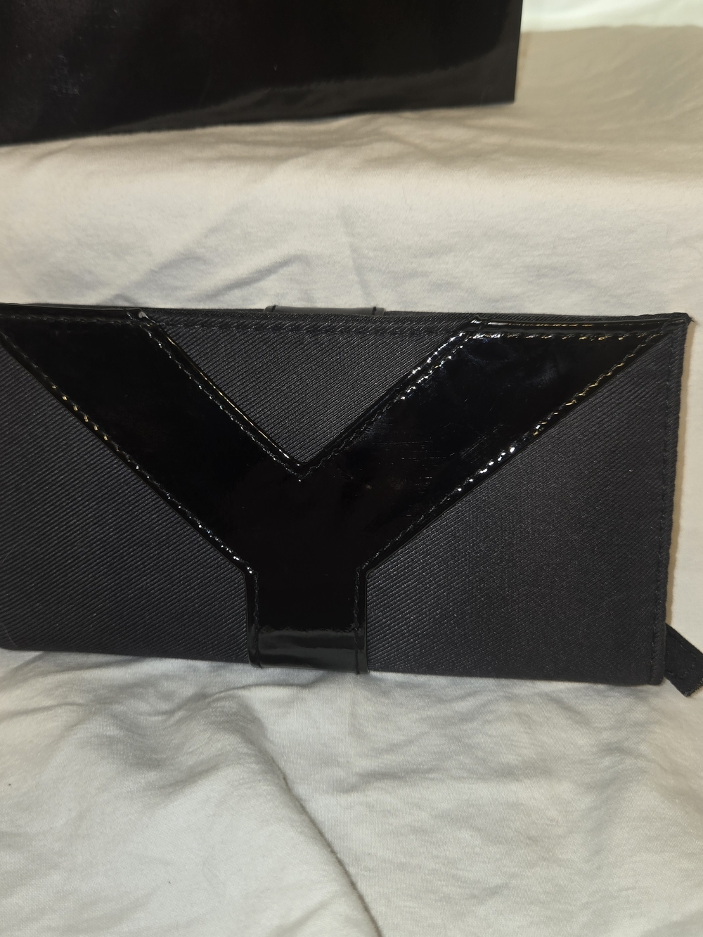 Yves Saint Laurent Black Makeup Brush Set + Bookmark With Charms - Picture 5 of 10